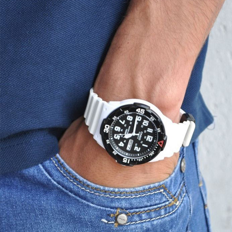 Diving Sports /White Mens Black Analog