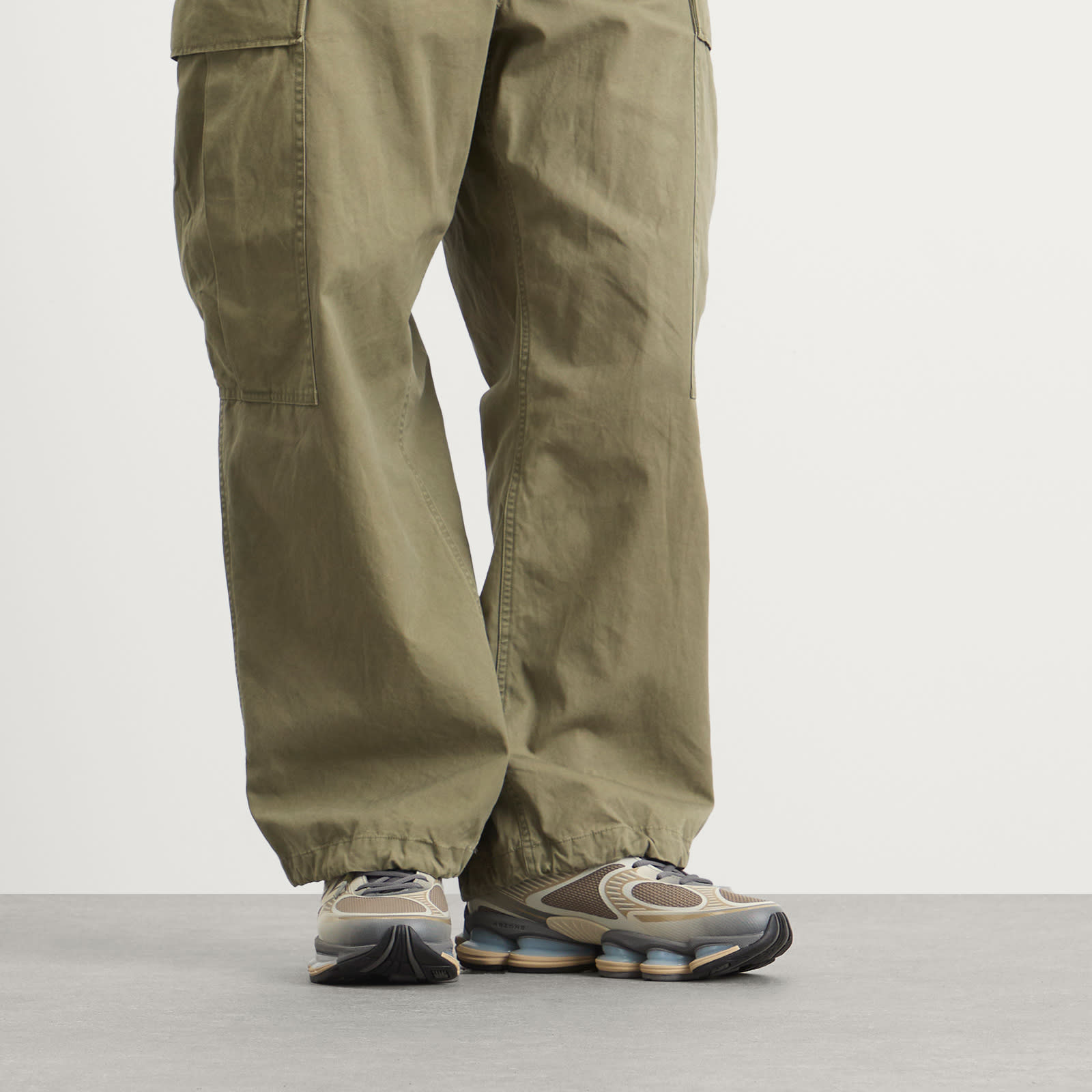 Men's Abzorb 2000 Sneaker in Grey Matter/Timberwolf