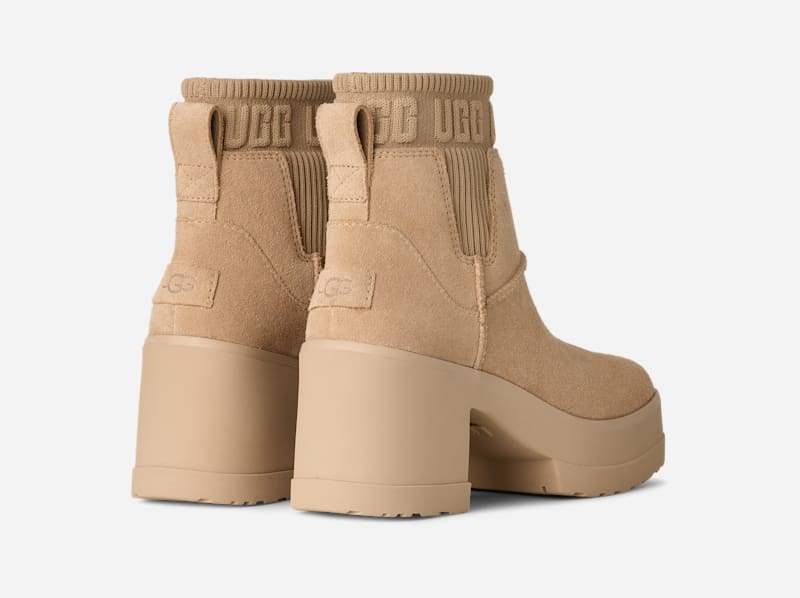® Women's Moxy Chelsea Suede Boots in Sand
