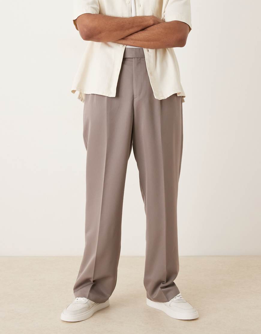 Smart wide leg trousers with double pleats in brown