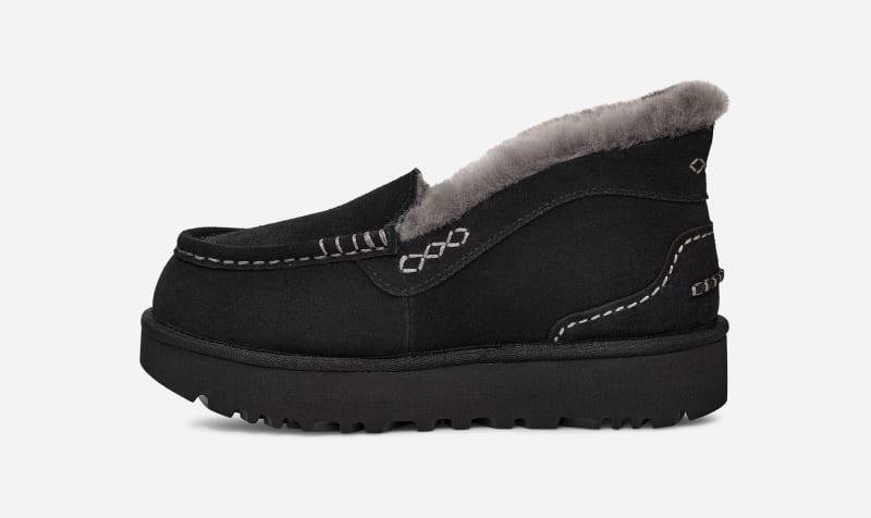 ® Women's Ansley Parc Sheepskin Shoes in Black