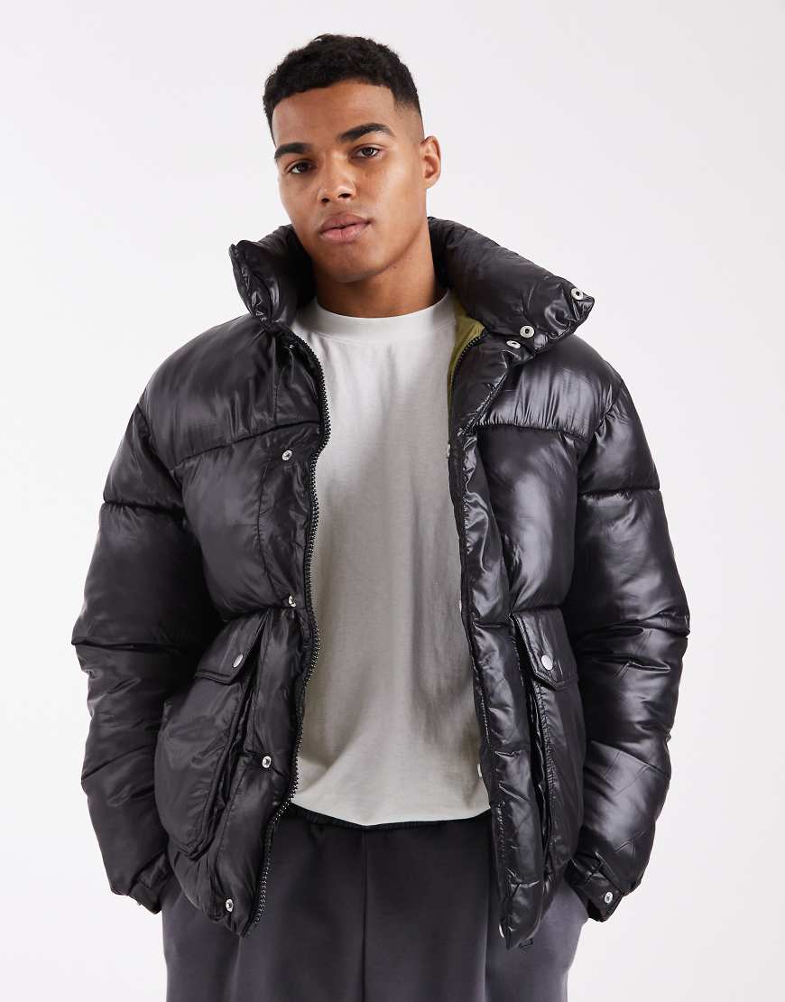 Puffer with high shine in black