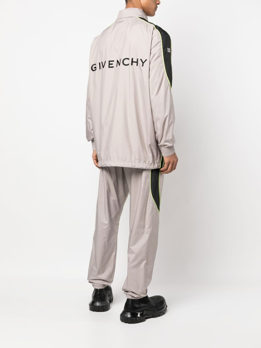 - Oversized Jogging Jacket