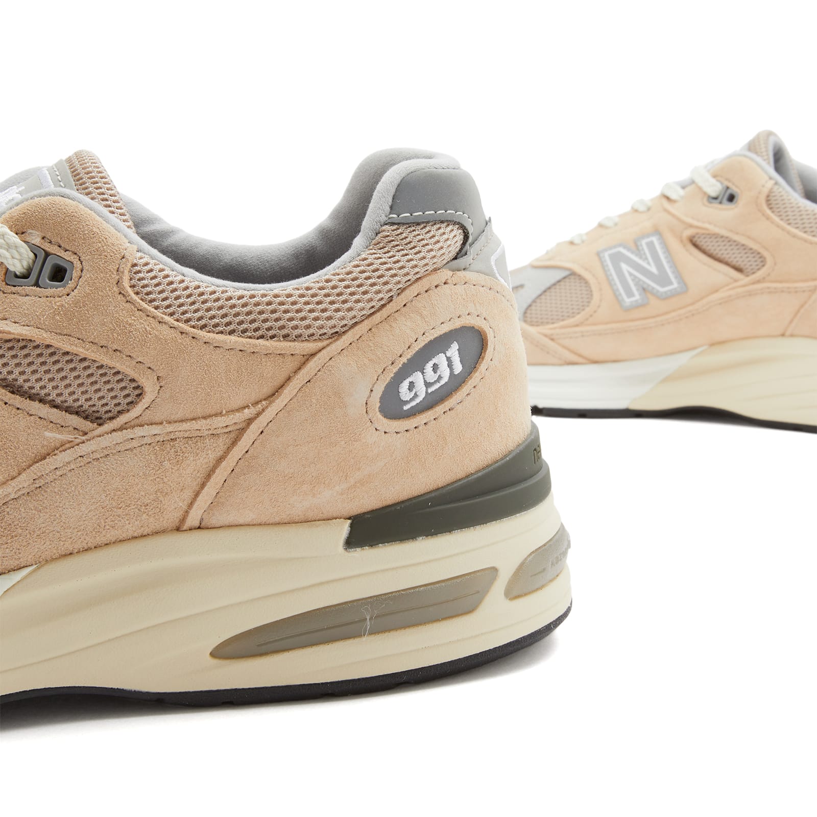 New Balance Unisex Made in UK U991V2 in Brown/Grey/White Suede/Mesh, size 4