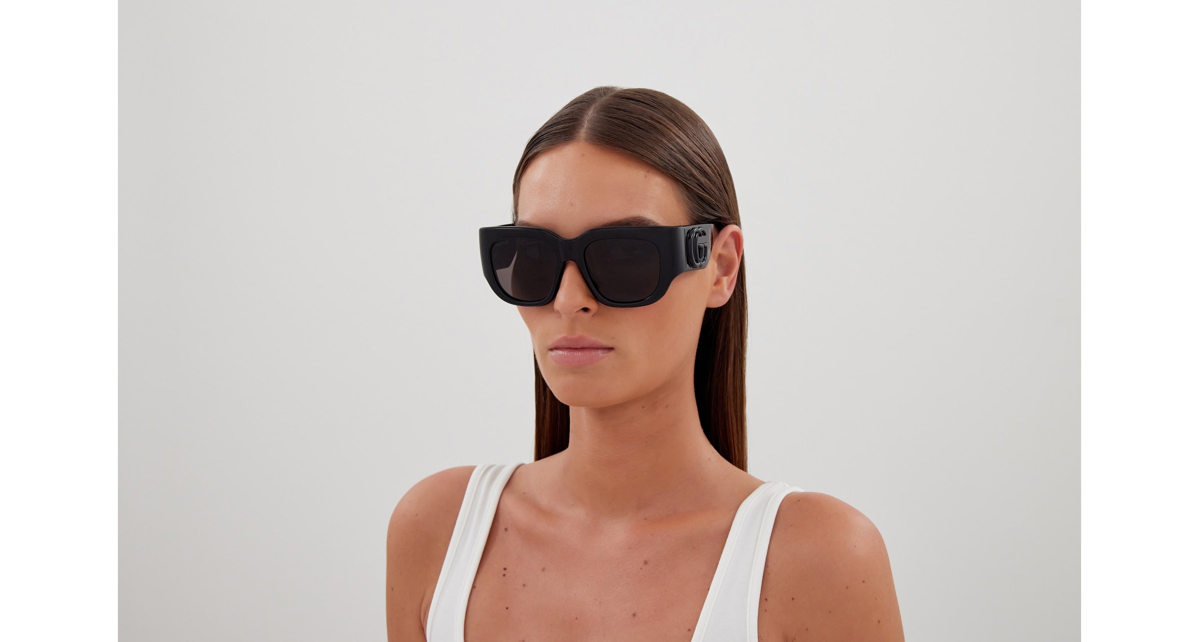 Gucci Woman Gucci GG1545S 001 Sunglasses Injected Black Grey Squared
