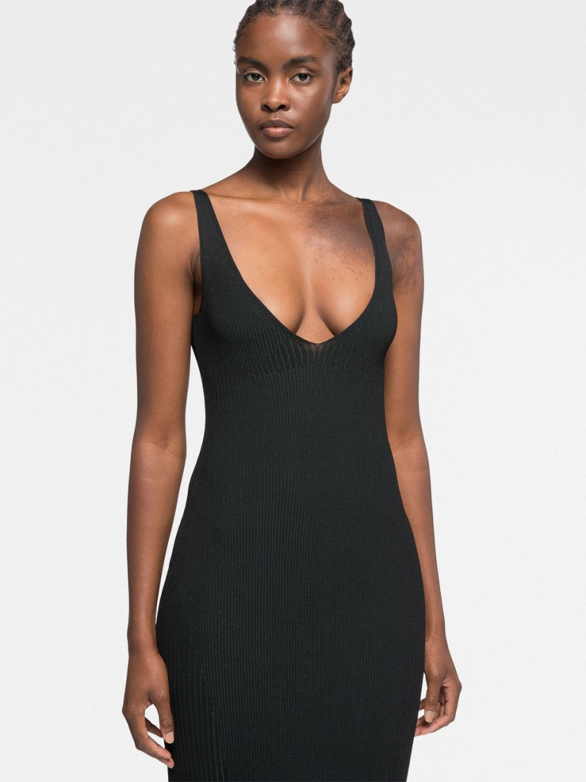 Black V-neck short dress