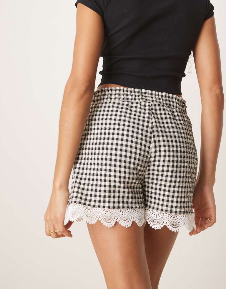ASOS DESIGN Womens lace trim micro short in gingham - Black - X-Sma