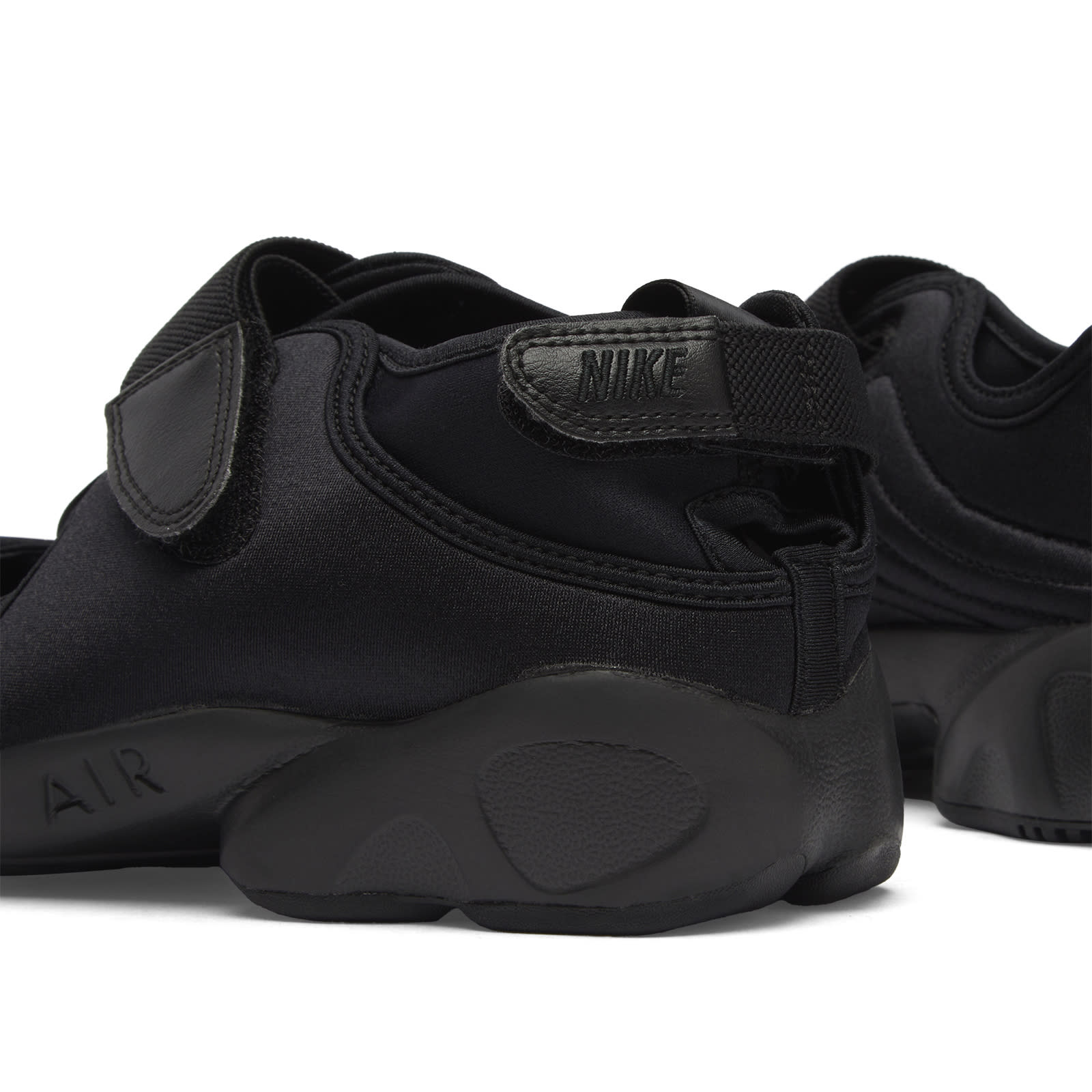 Women's Air Rift TRK3 Sneaker in Black