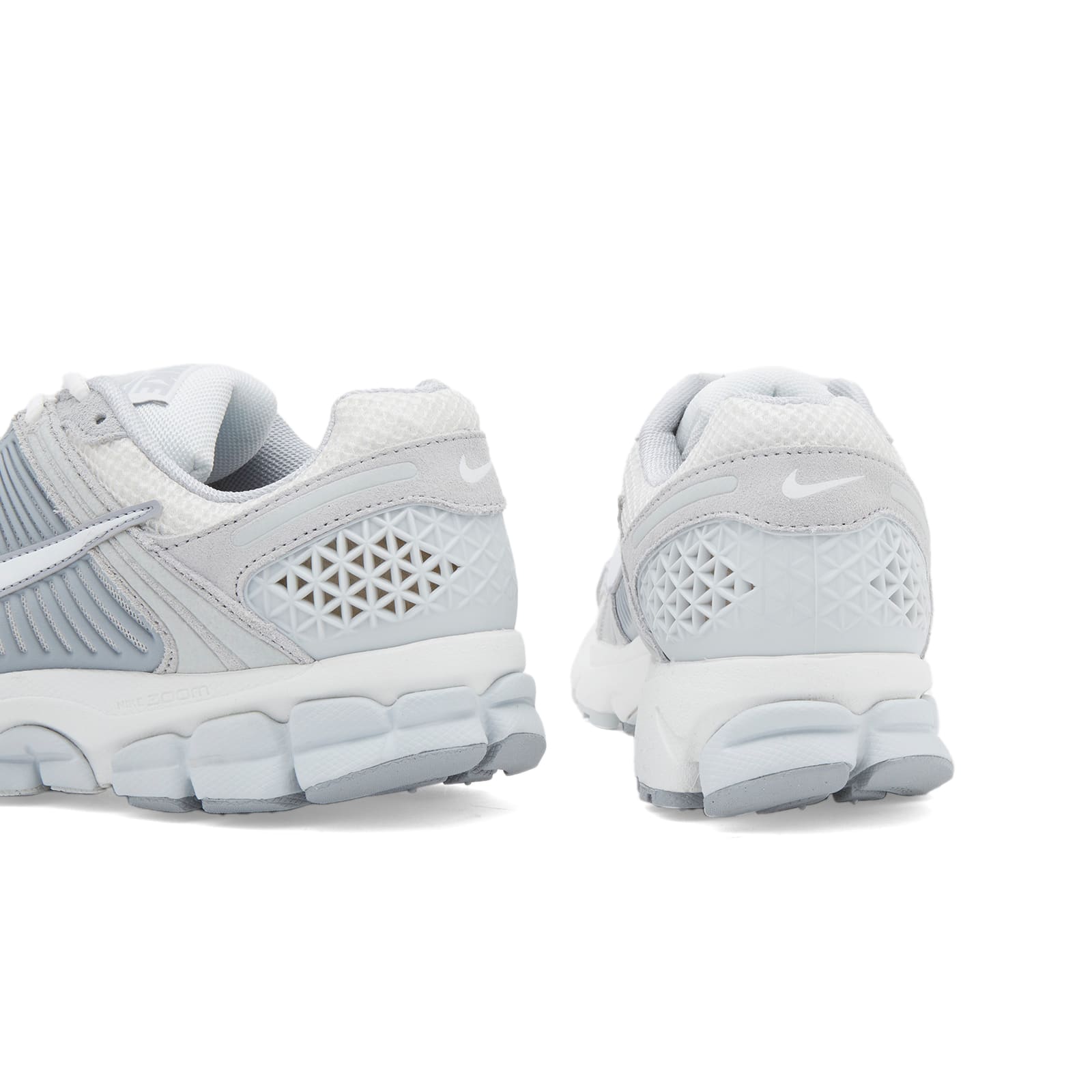 Women's Zoom Vomero 5 Sde W Sneaker in Platinum// Grey