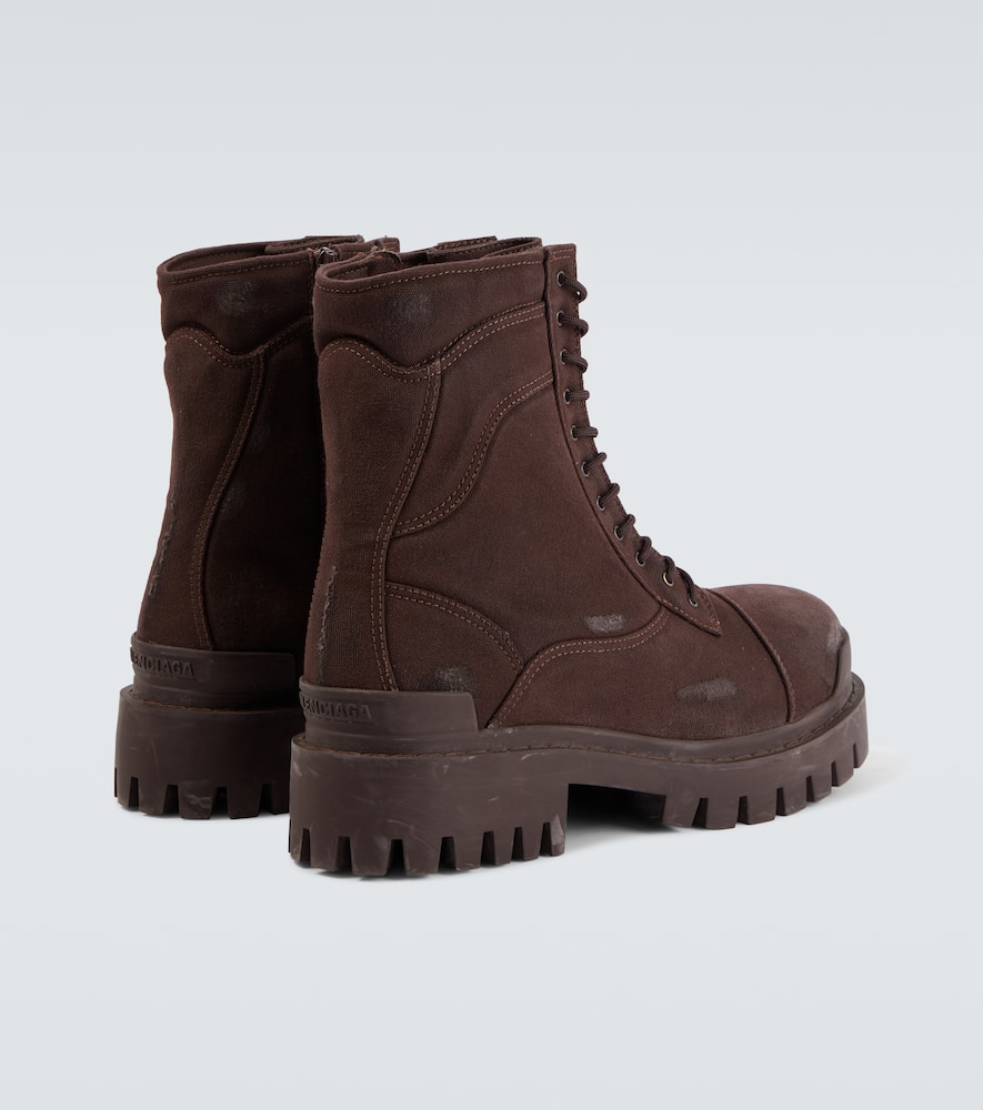 Strike combat boots