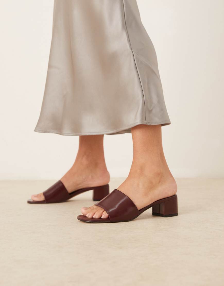 Block heeled slingback in cherry red