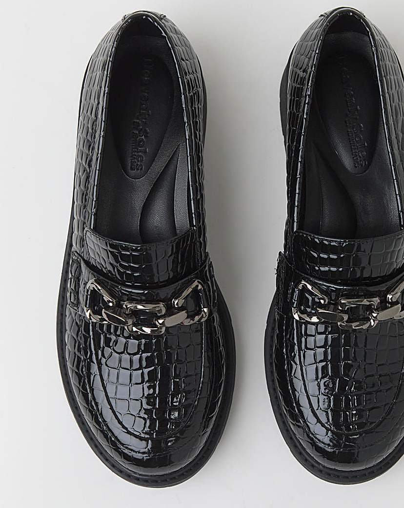 Low Wedge Loafer With Chain Wide