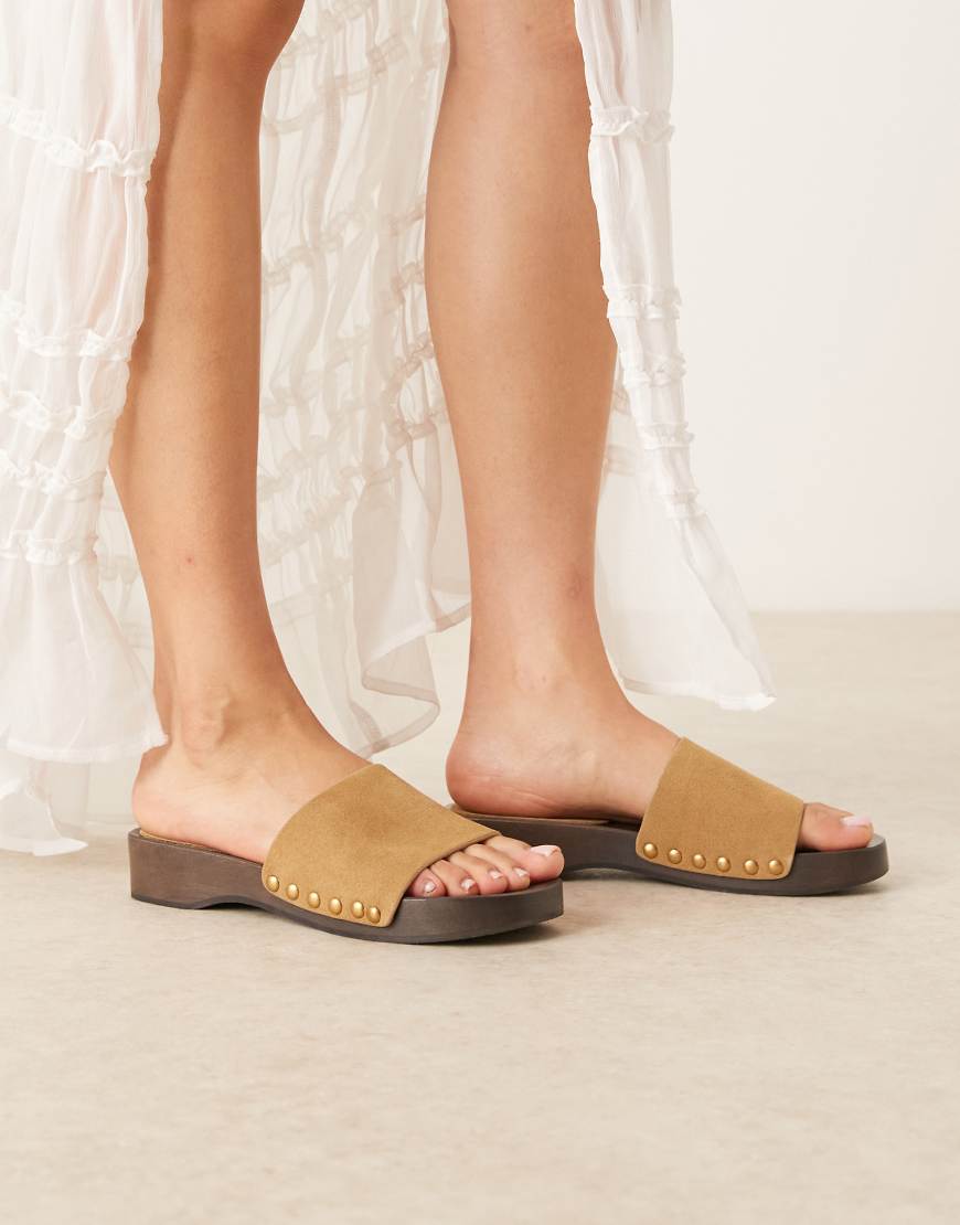 Suede flat mule in brown