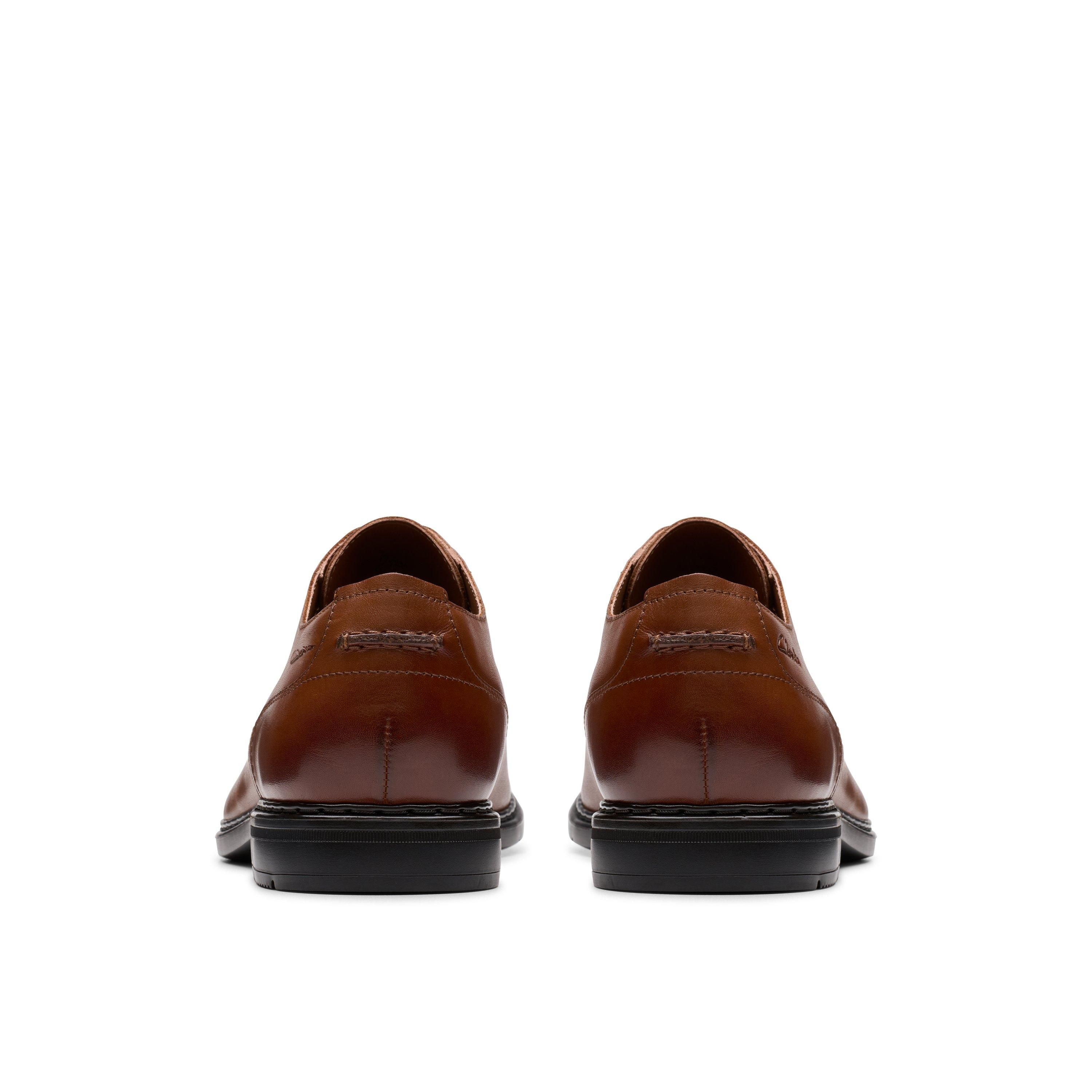 Clarks Men's Banbury Derby Tan Leather Derby Shoes, Lace Up in Brown | : 9/Standard Fit