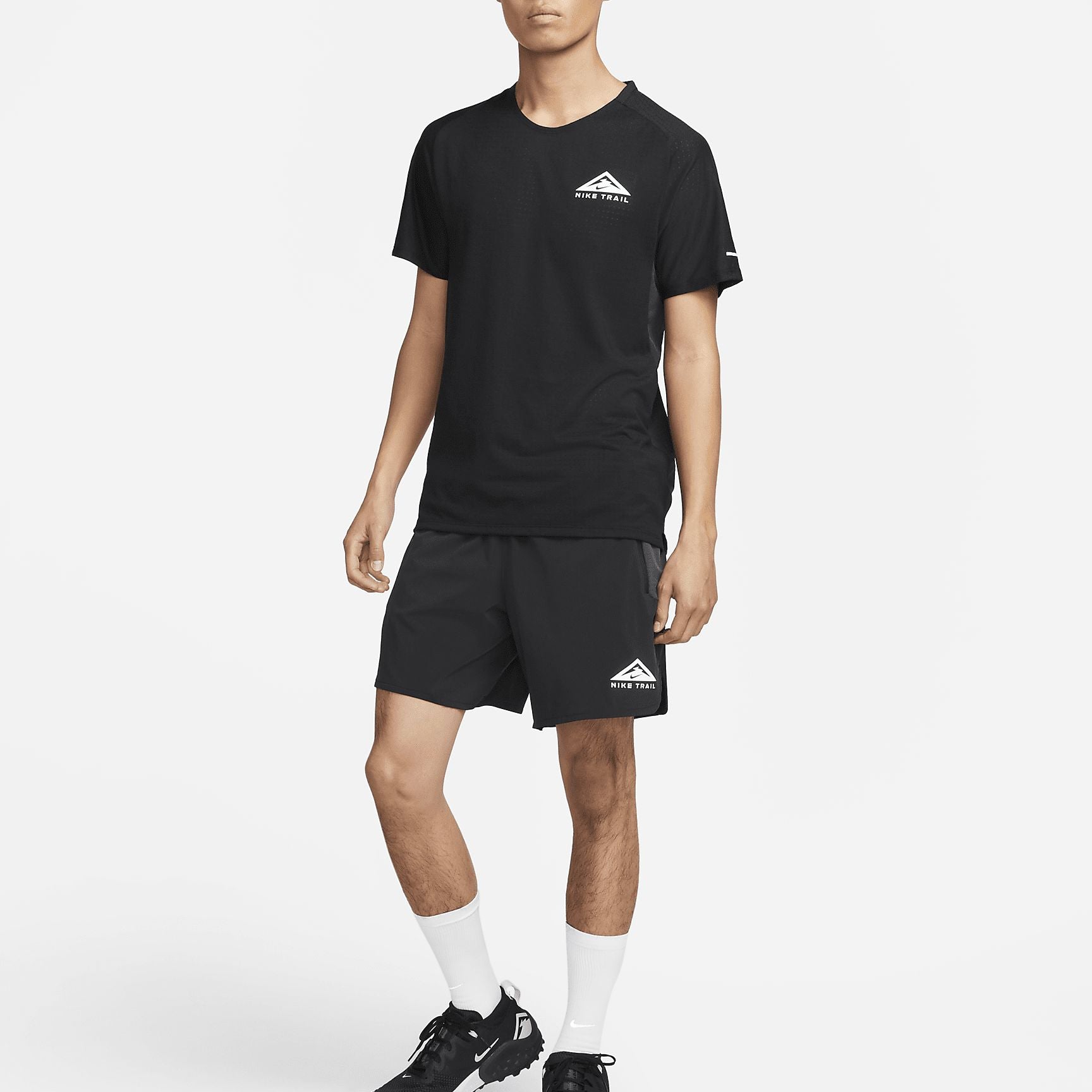 Dri-FIT Trail Solar Chase Short-Sleeve Trail Running Top 'Black'