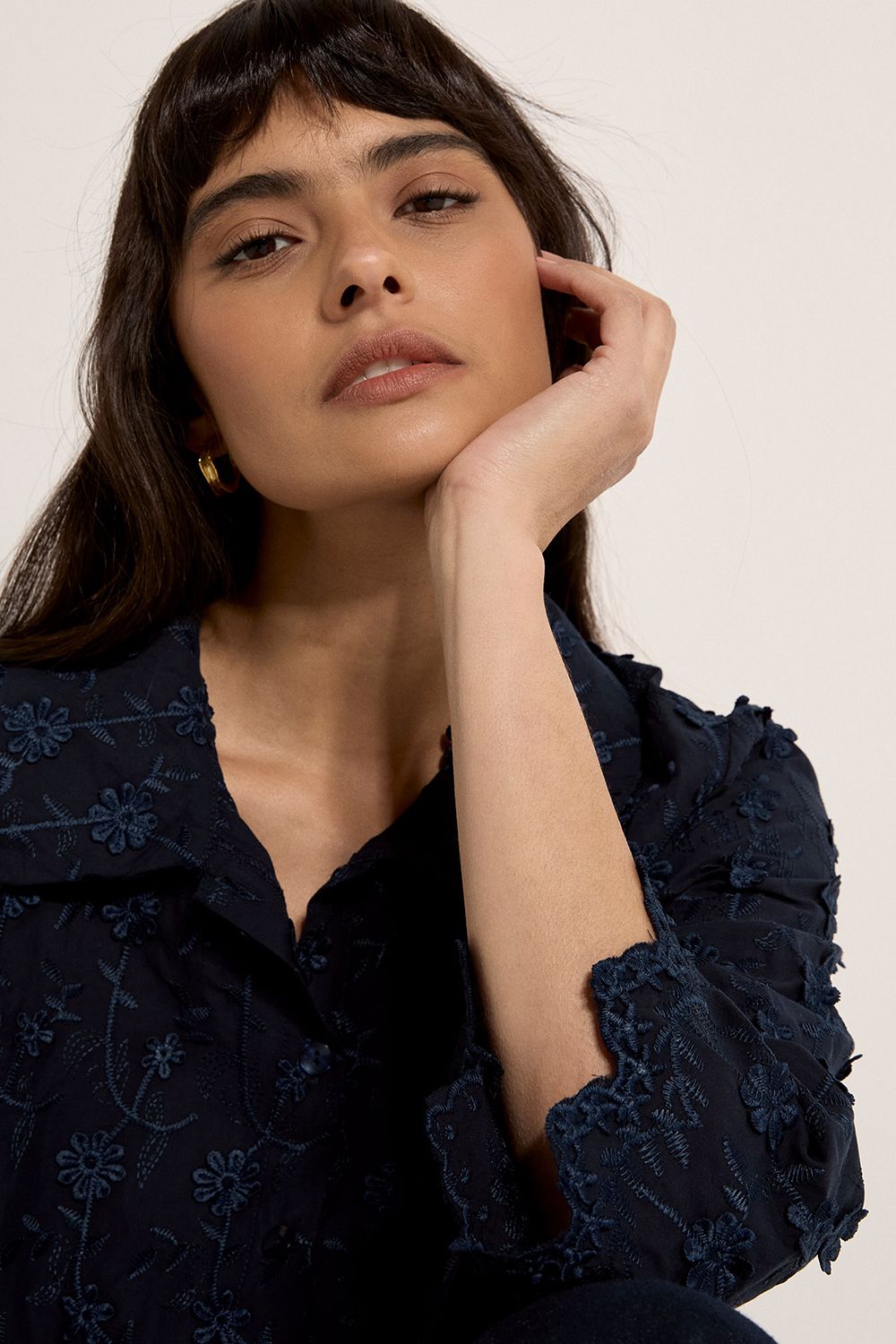 Apricot Women's Applique Flowers Cropped Shirt in Navy