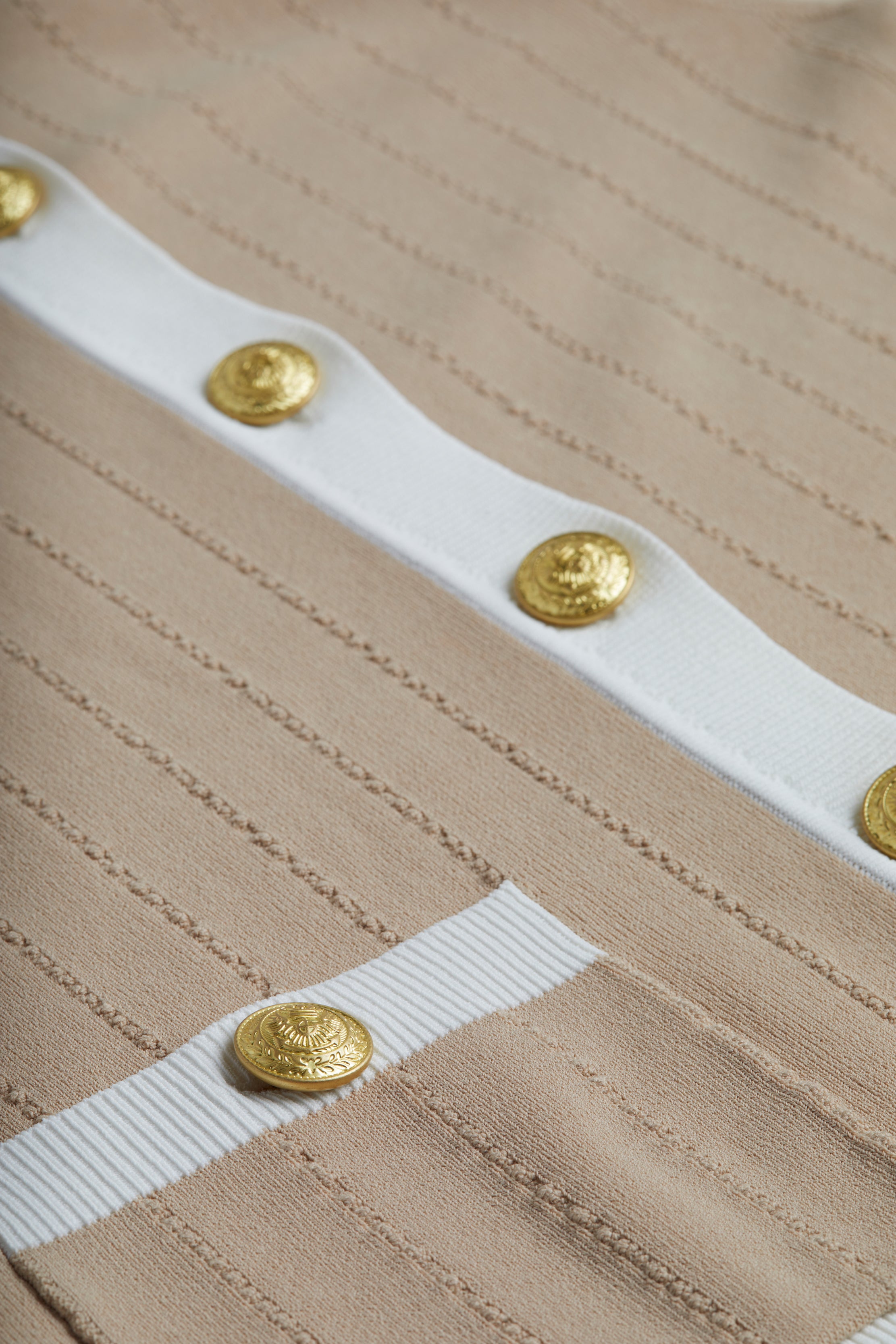 Leon Cardigan In Biscuit/White