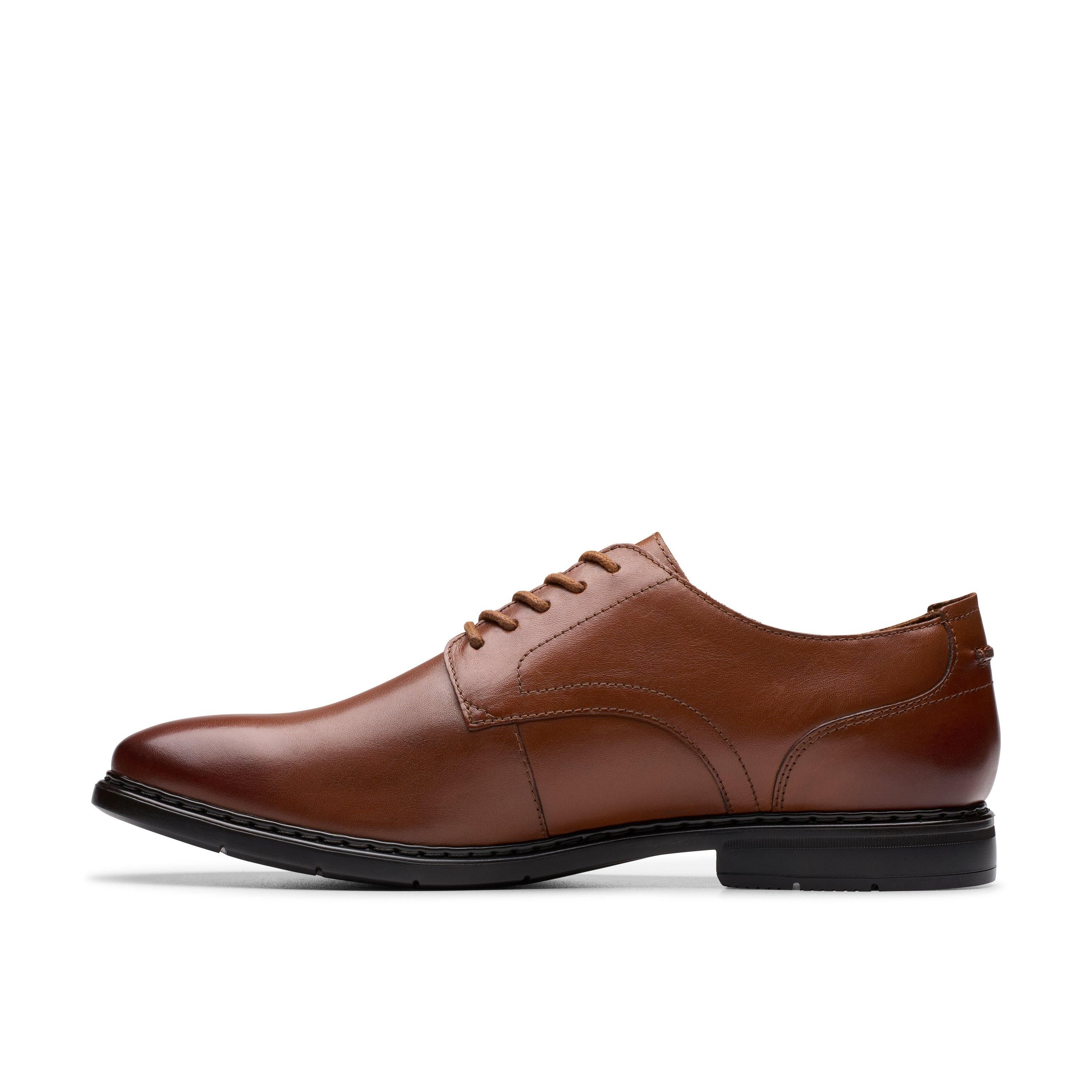 Clarks Men's Banbury Derby Tan Leather Derby Shoes, Lace Up in Brown | : 9/Standard Fit