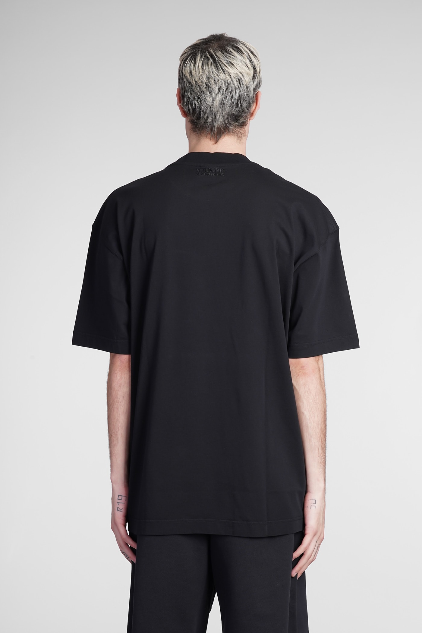 T-shirt In Black Cotton