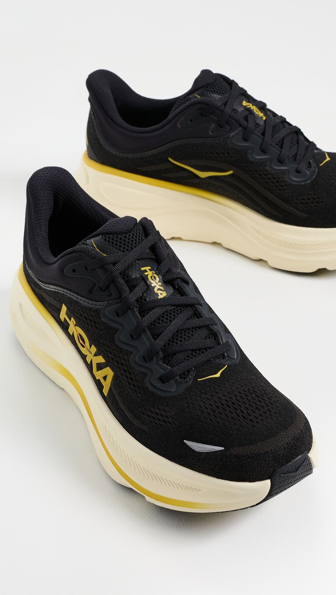 Bondi 9 Sneakers Carbon Black/Yellow Gold
