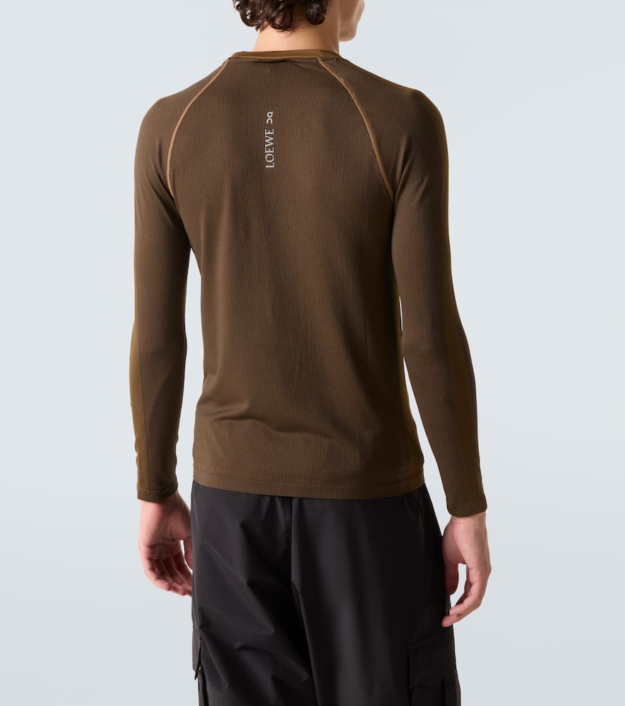 X On logo technical top
