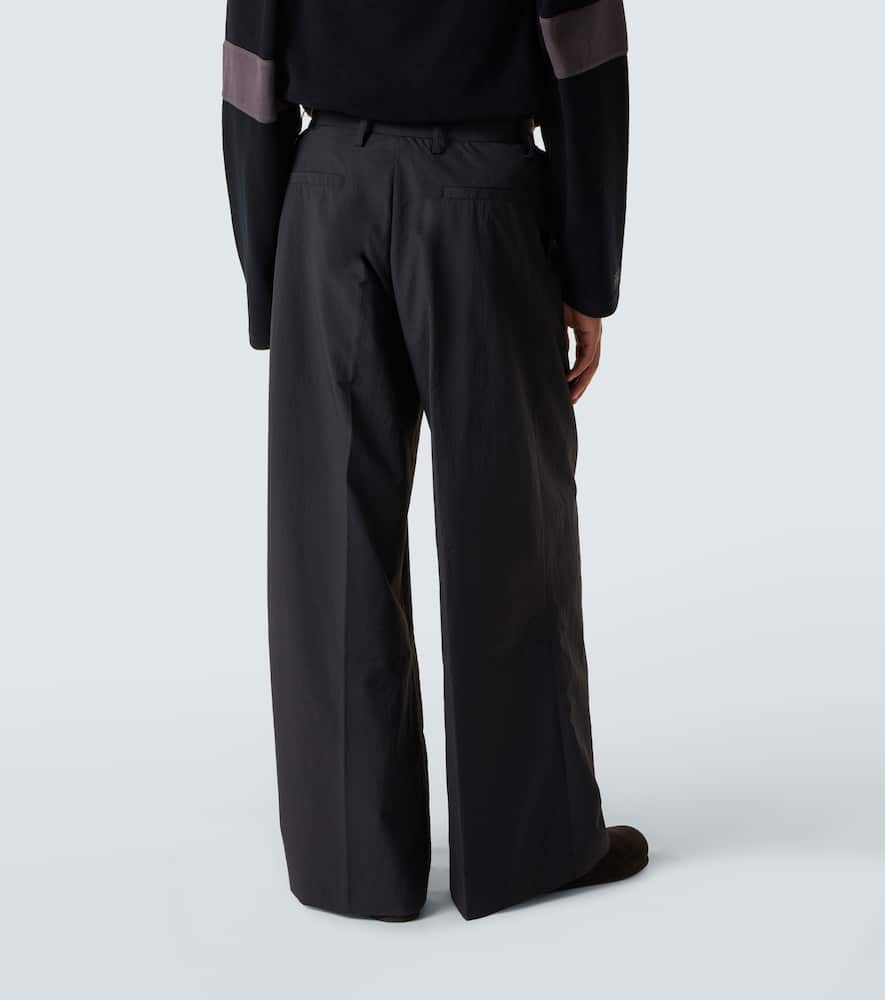 Pleated wide-leg pants