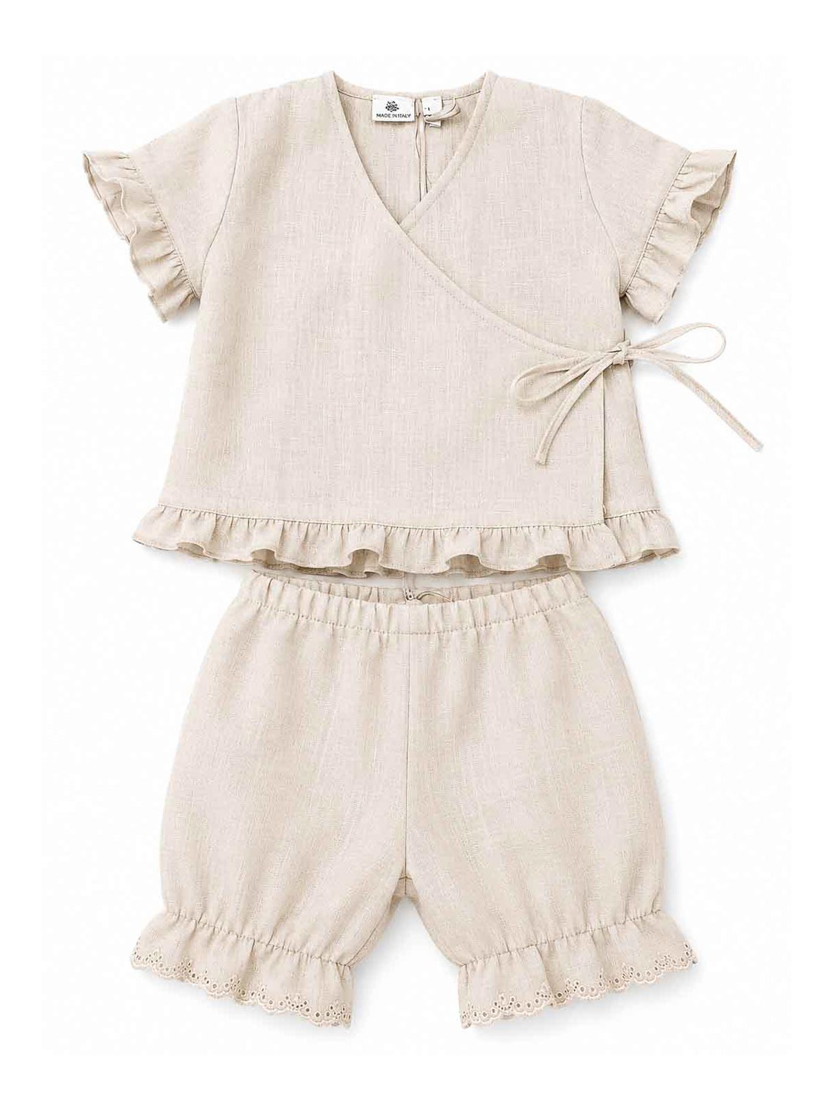Complete shirt and shorts