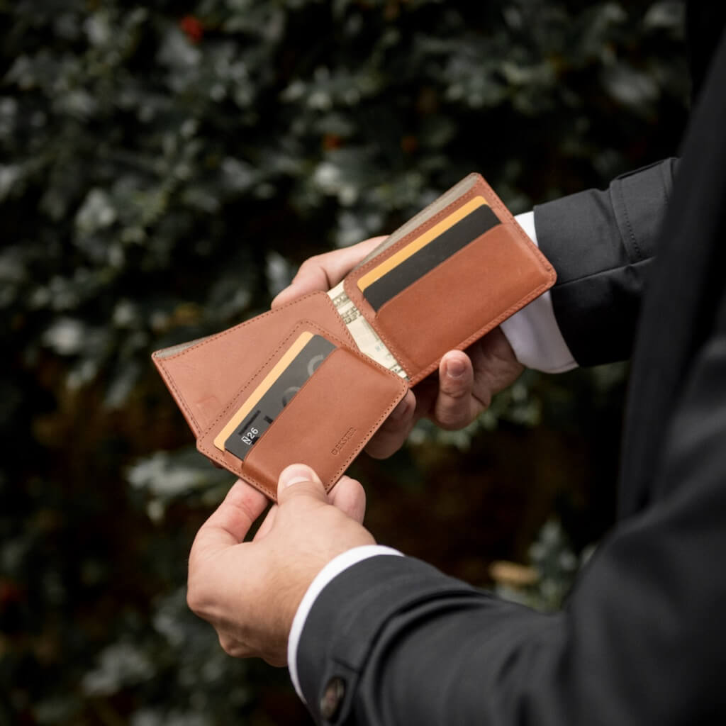 Bifold Wallet - Brown Smart Slim Bifold Wallet for Men Magnetic Cardholder Trackable Card Holder Premium Leather Wallet RFID Blocking