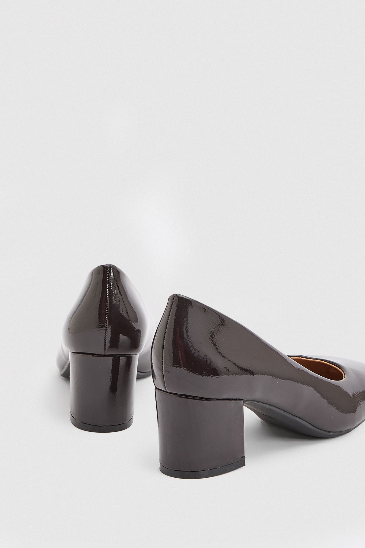 Good For The Sole Womens Bonita Faux Patent Leather Medium Block Heel Court Shoes - Brown