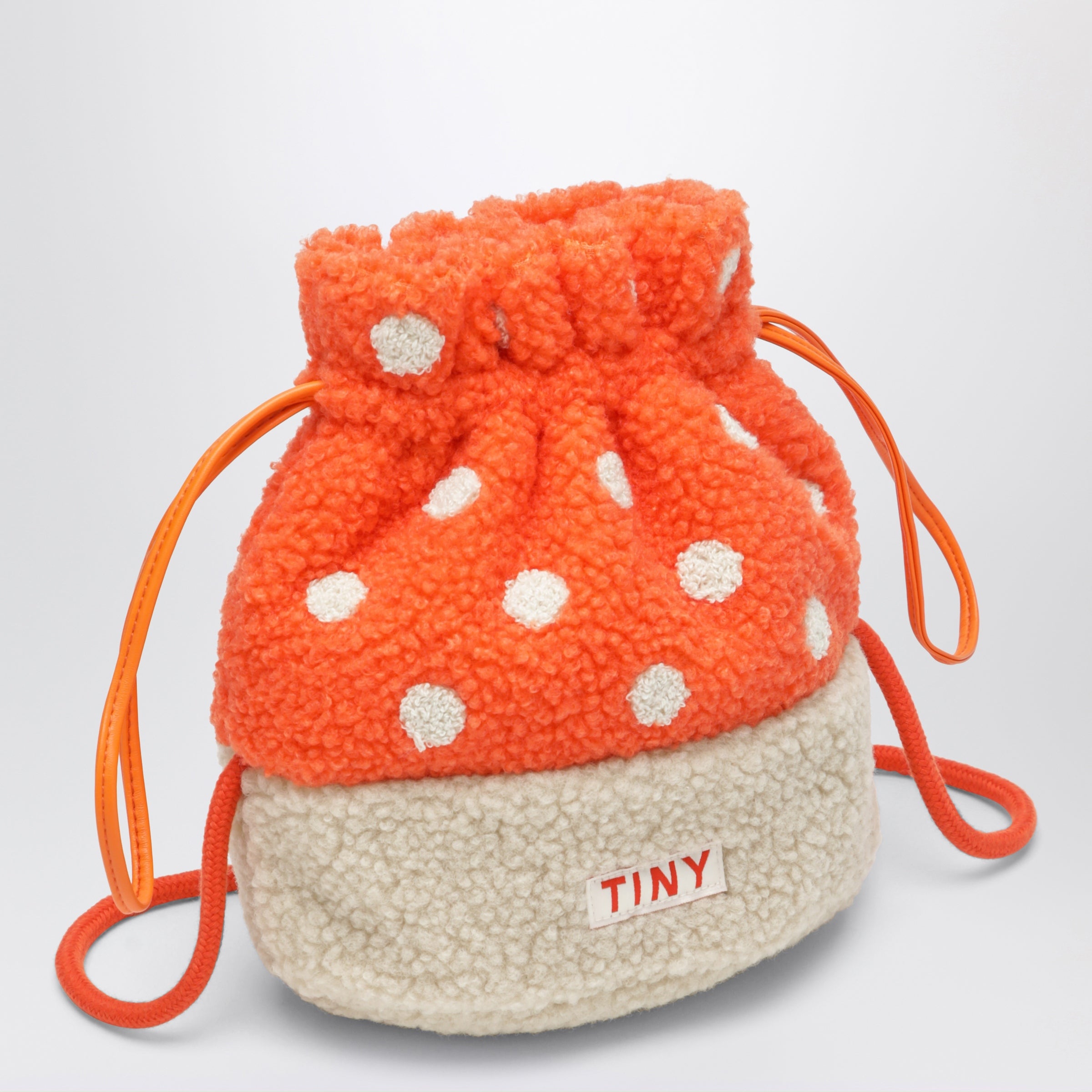 Mushroom-shaped bucket hat with drawstring