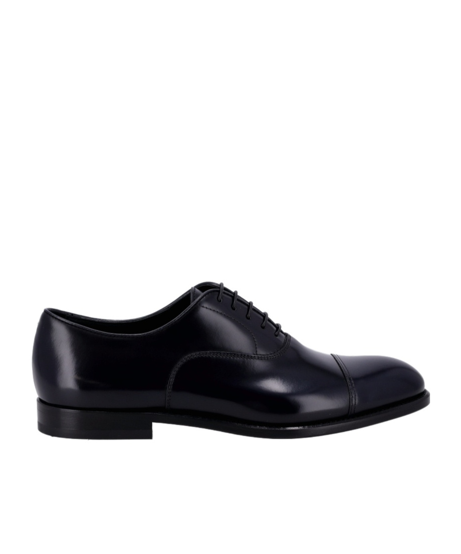 Lacing casual shoes