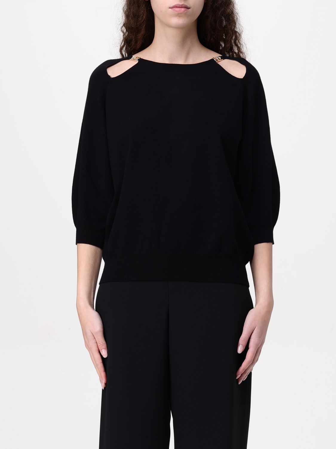 Oval T-plaque cut-out sweater - White