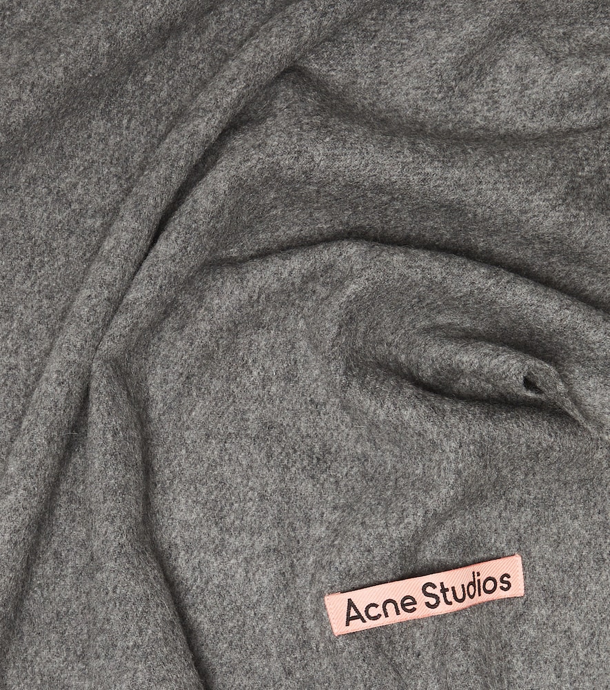 Cashmere scarf