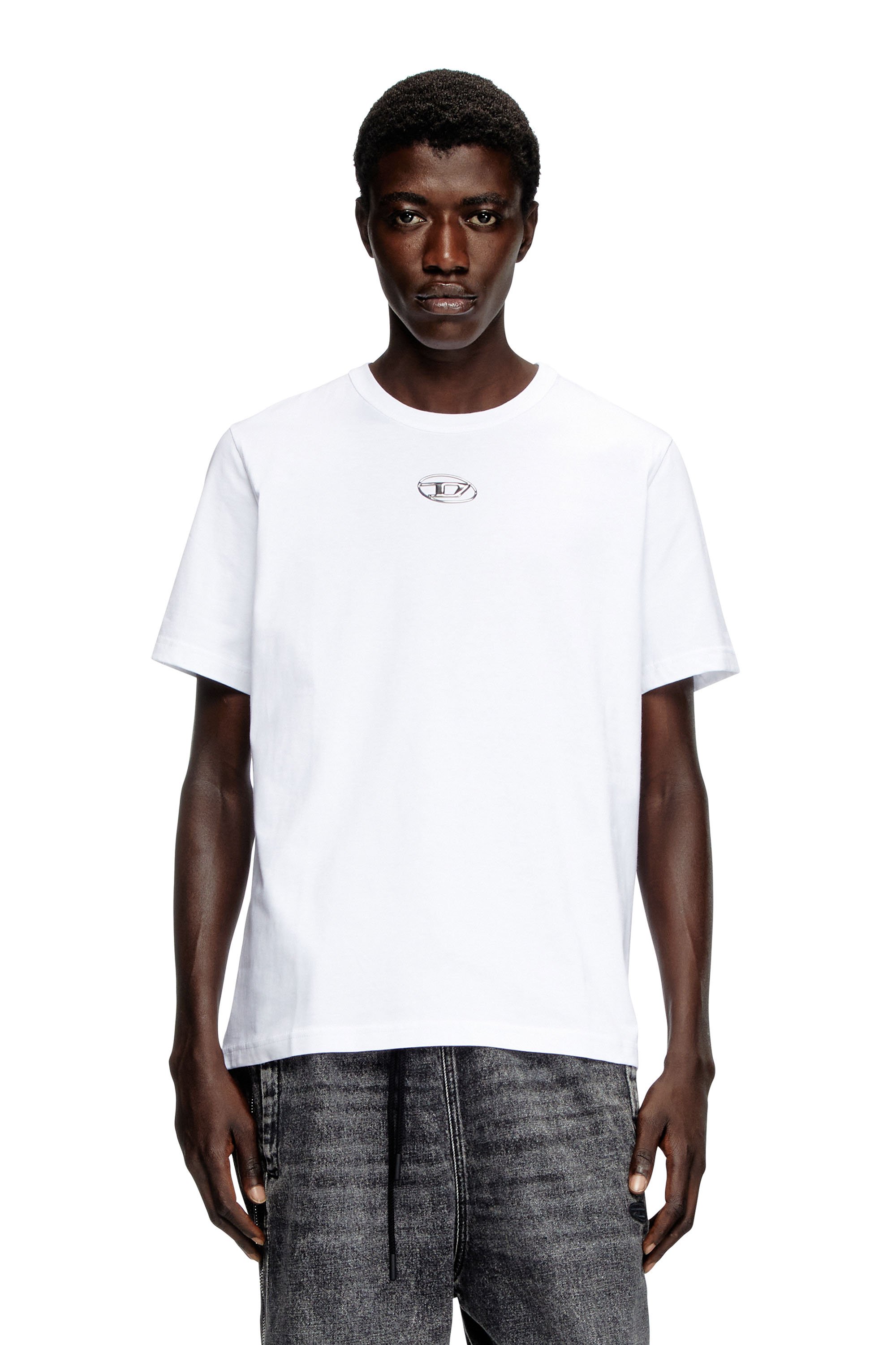 T-shirt with injection moulded logo