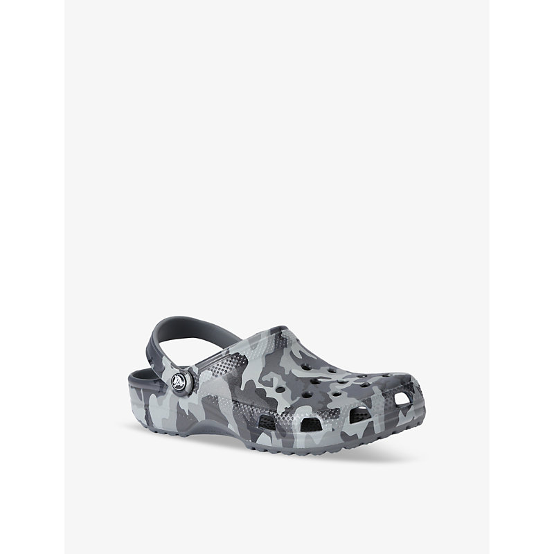 Crocs 남성 Mens Grey Mixed Camo Logo-embossed Rubber Clogs 76252878