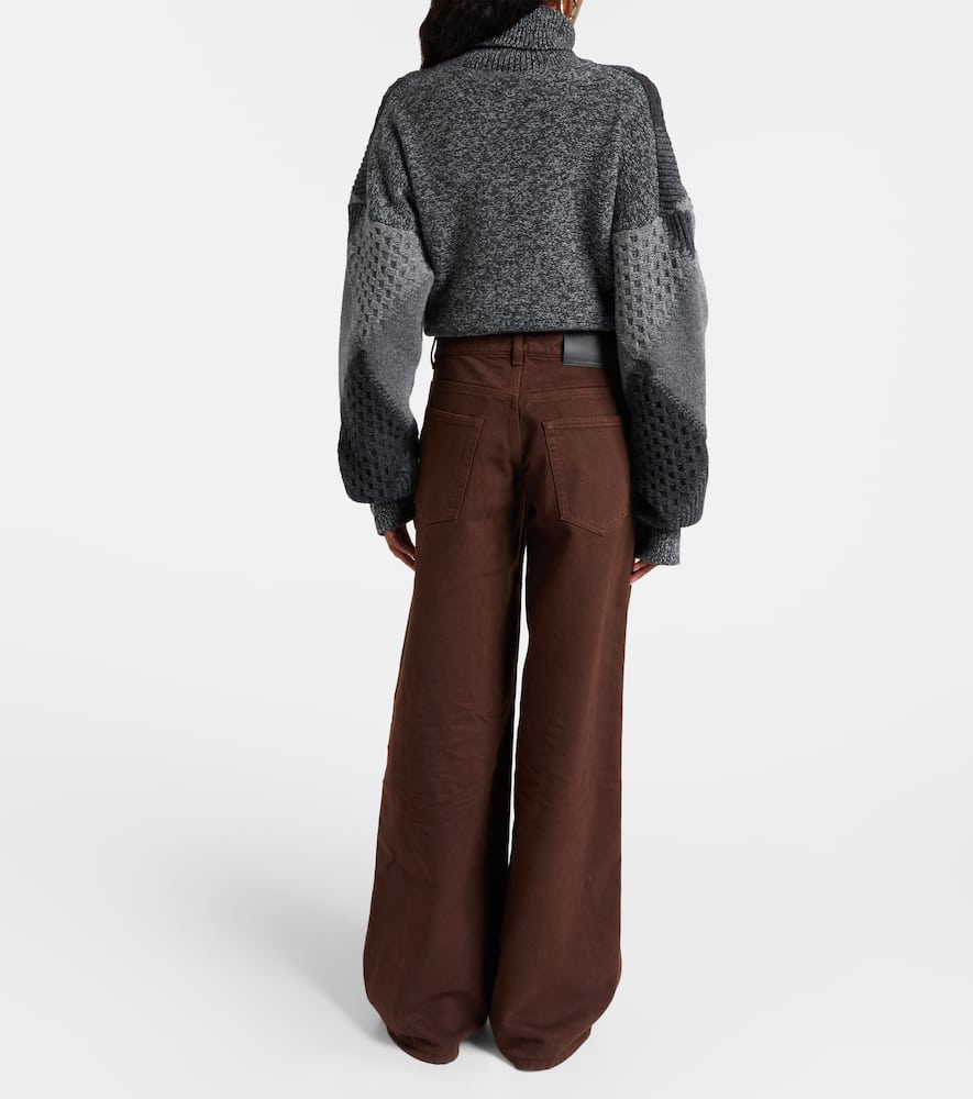 Low-rise wide-leg jeans