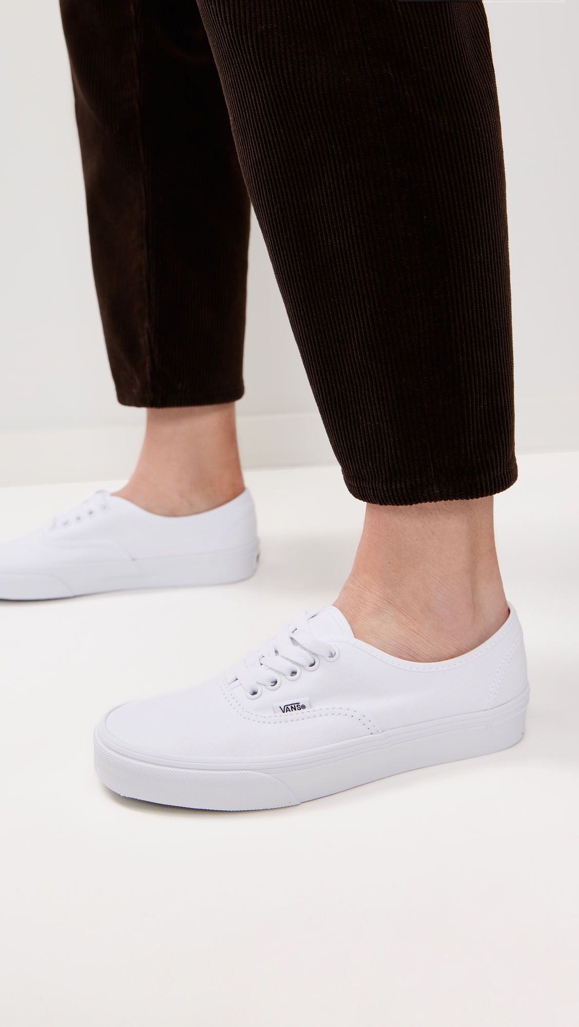 Authentic Sneakers True White W