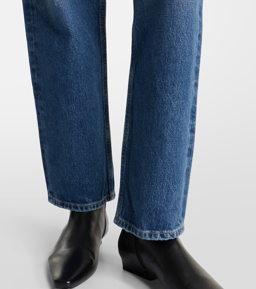‘90s mid-rise straight jeans
