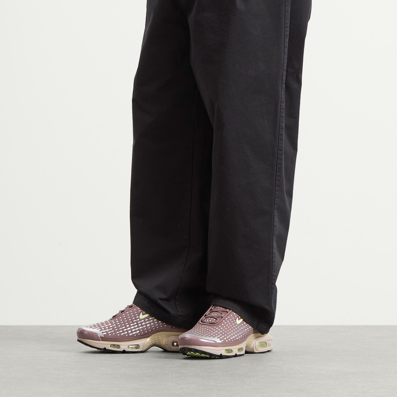 Men's Air Max Plus Vii Sneaker in Plum Eclipse/Barely Volt