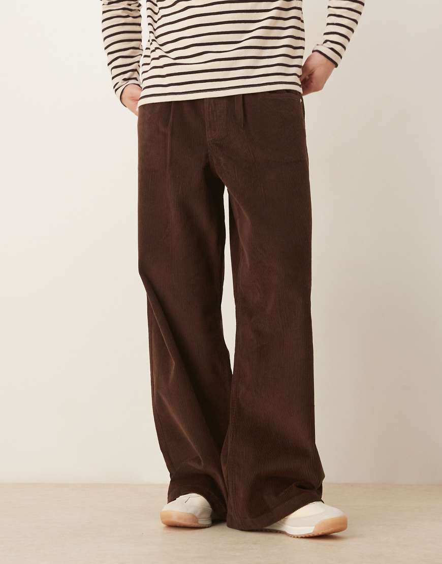 Super baggy trousers in brown corduroy