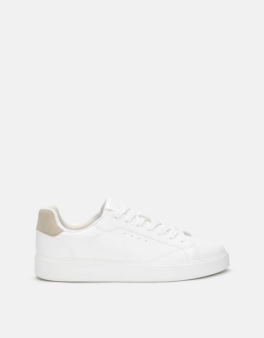 Sneakers in white