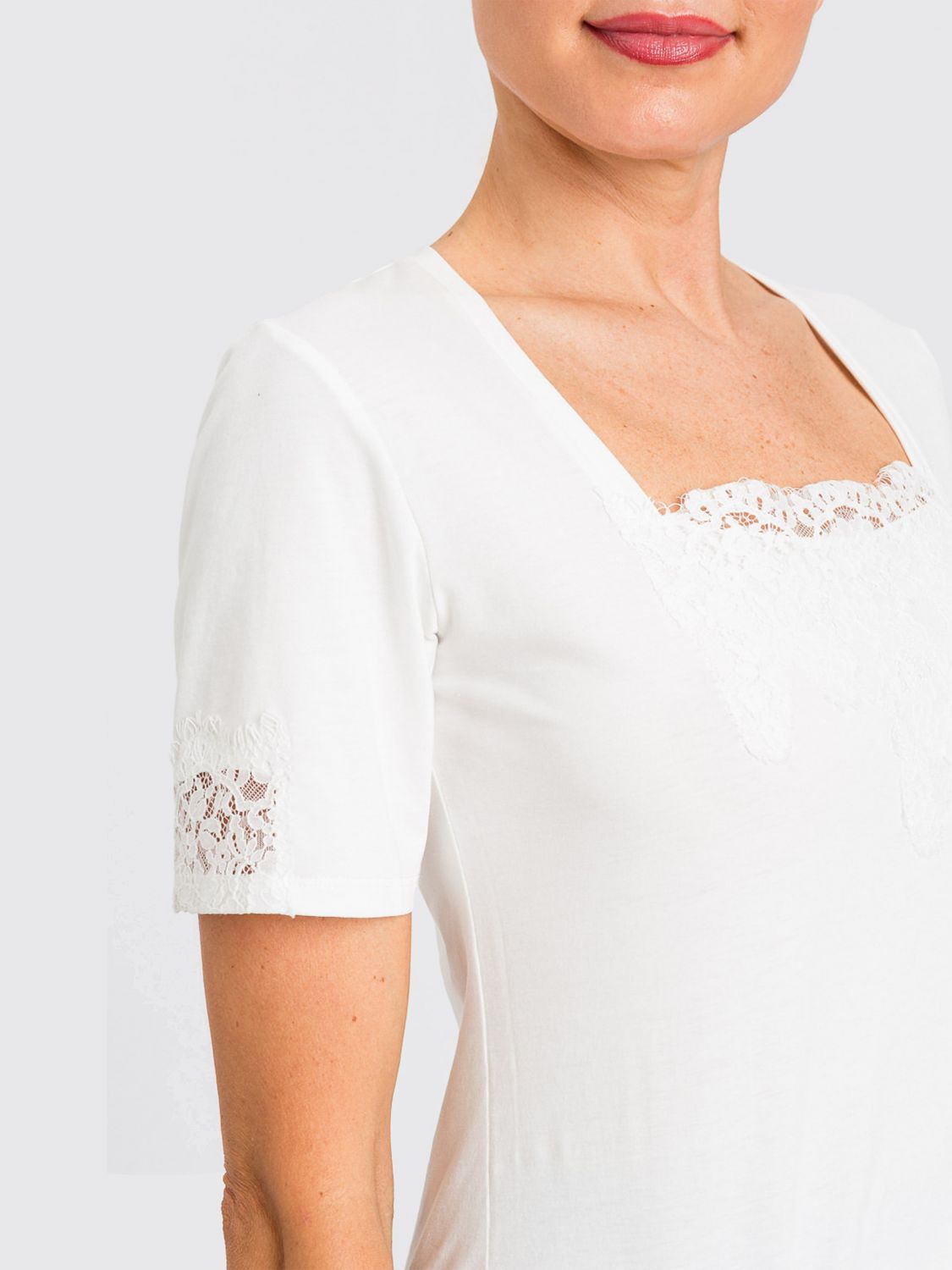 T-Shirt Woman color White