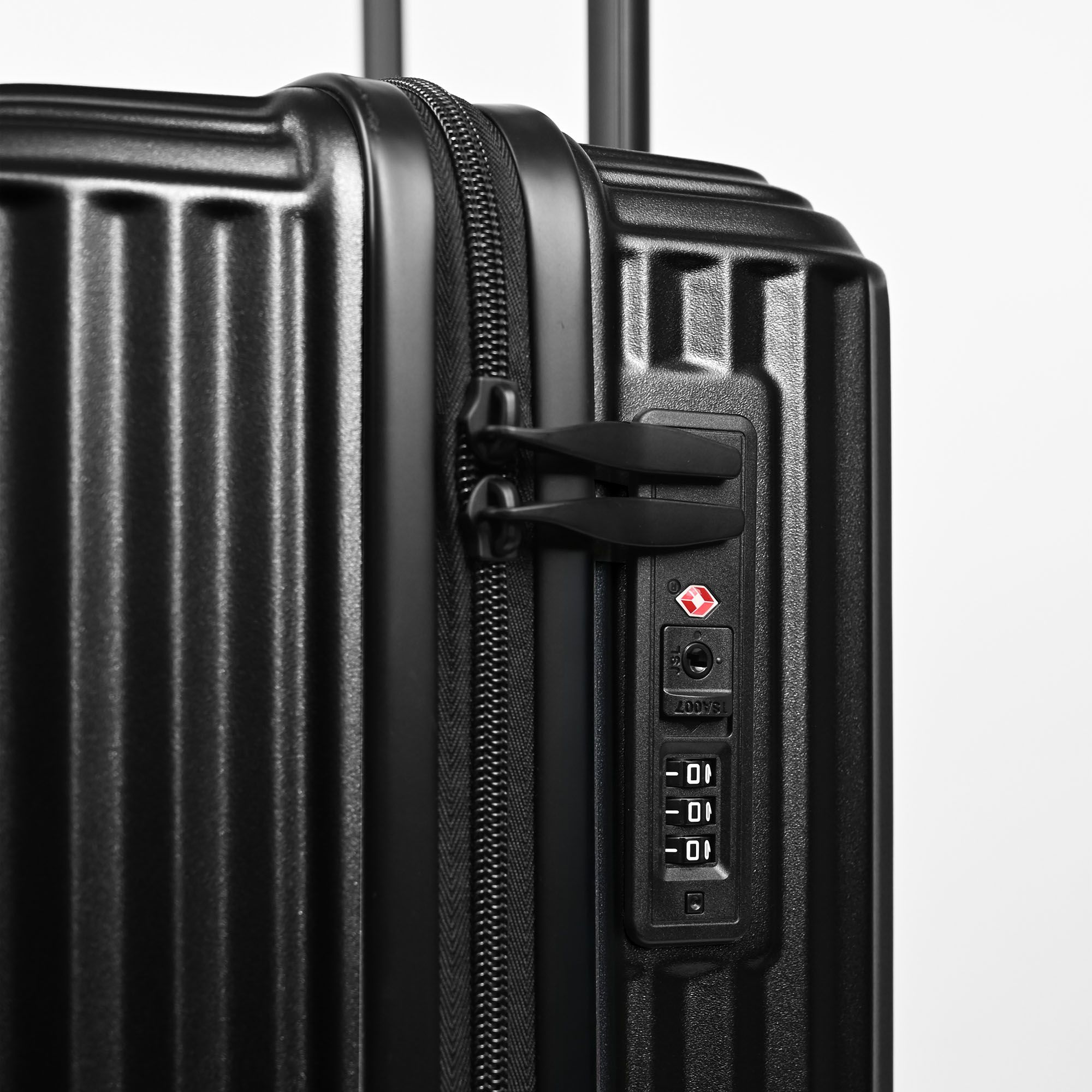 Lugg Air Glide 28" Hard Shell Lightweight Durable Suitcase 76X51X31. In Black