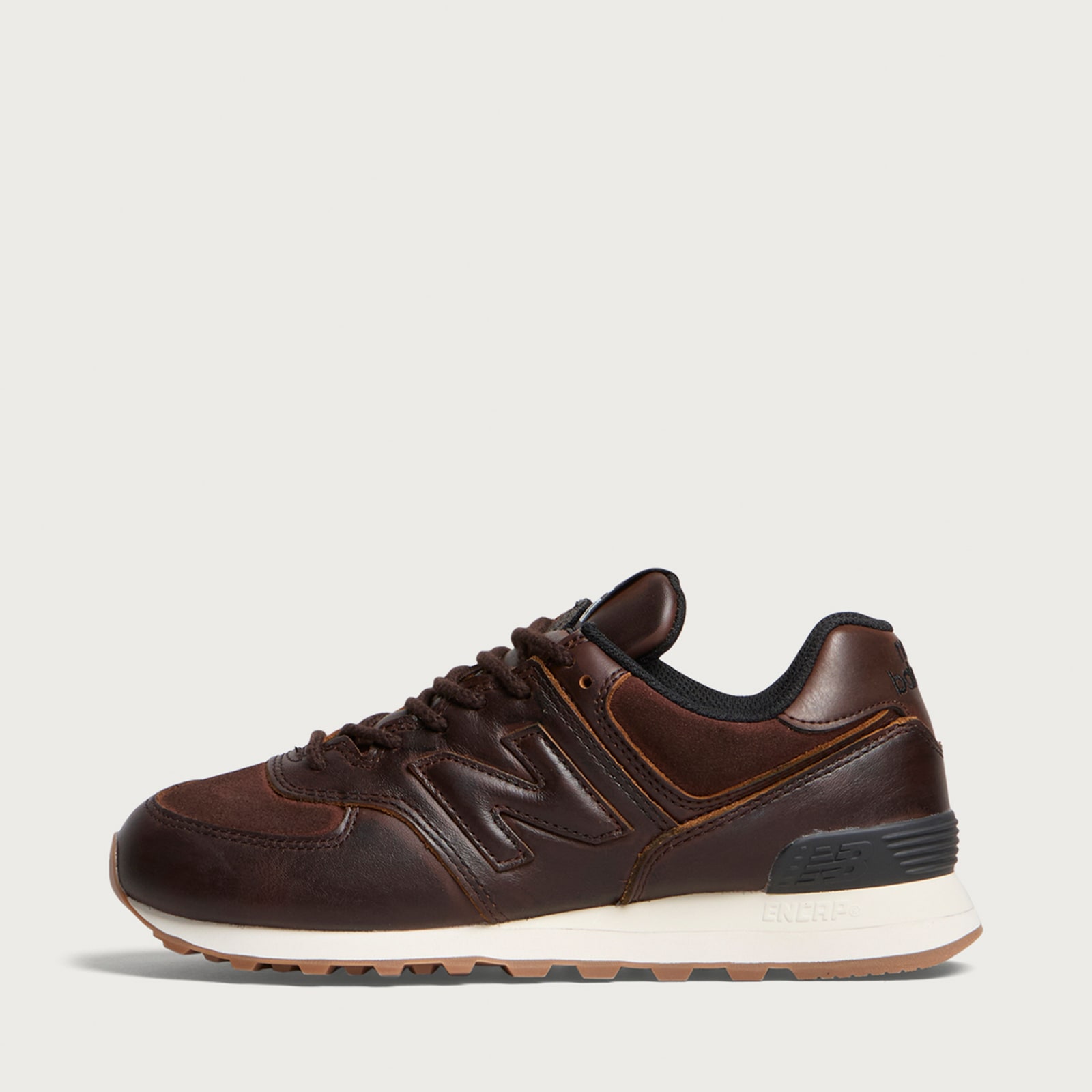 Women's 574 Sneaker in Pumpernickel/Sea Salt