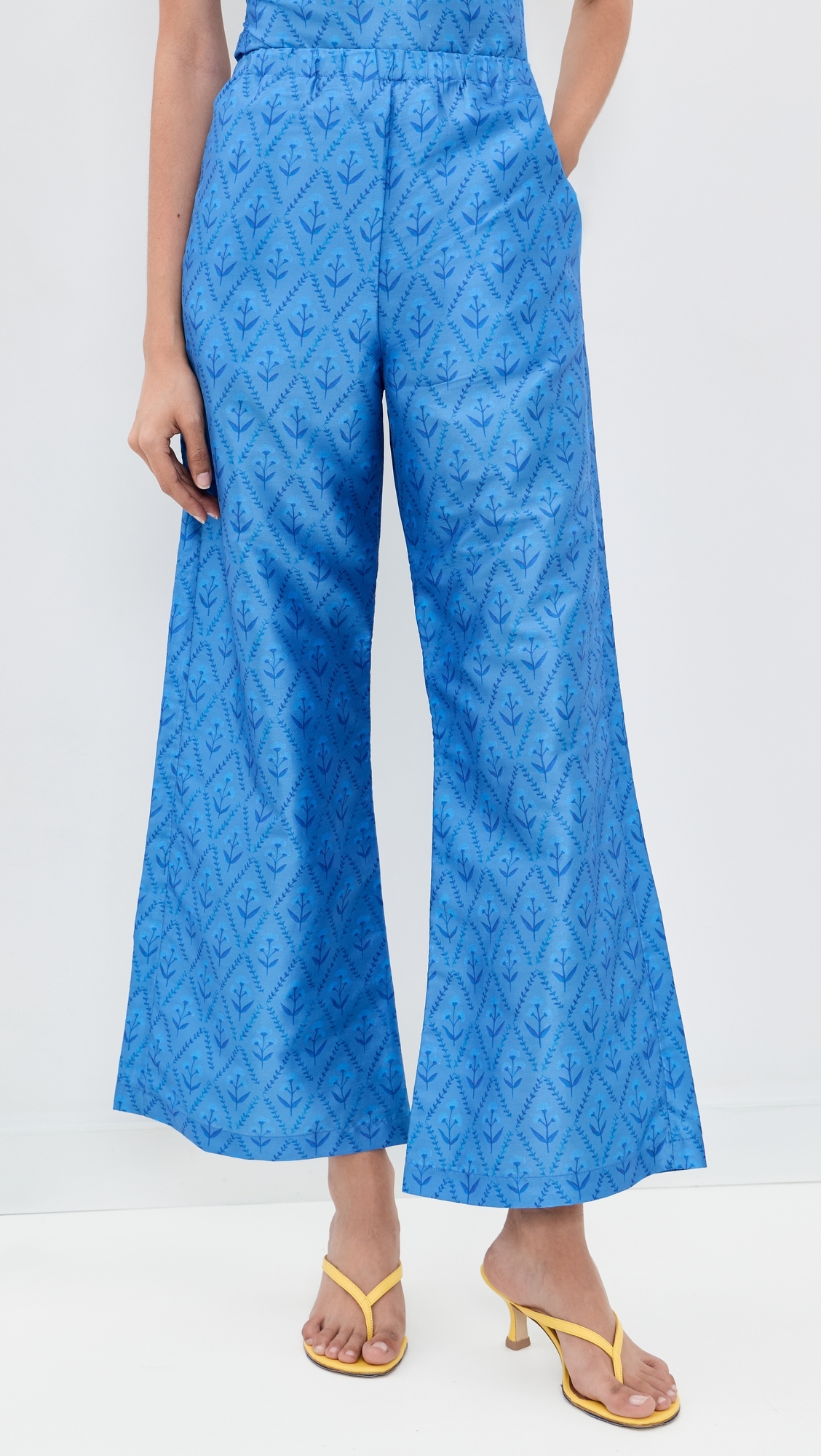 The Nicole Pants Sapphire Lattice Floral
