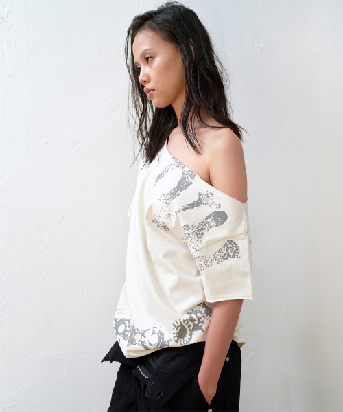 CUT-OFF LOOSE CHAIN TEE BEIGE