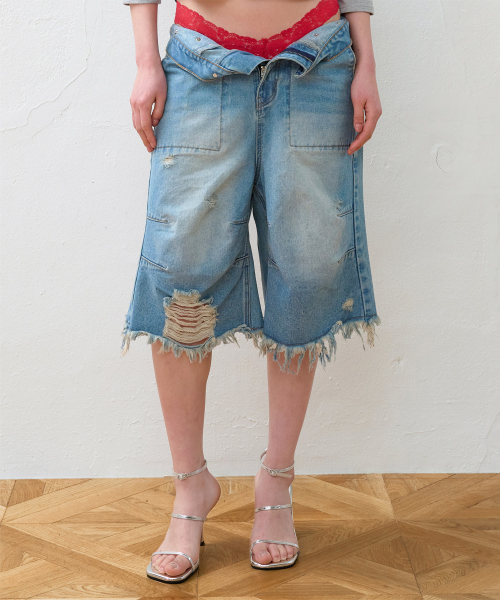 DESTROYED DENIM SHORTS LIGHT BLUE