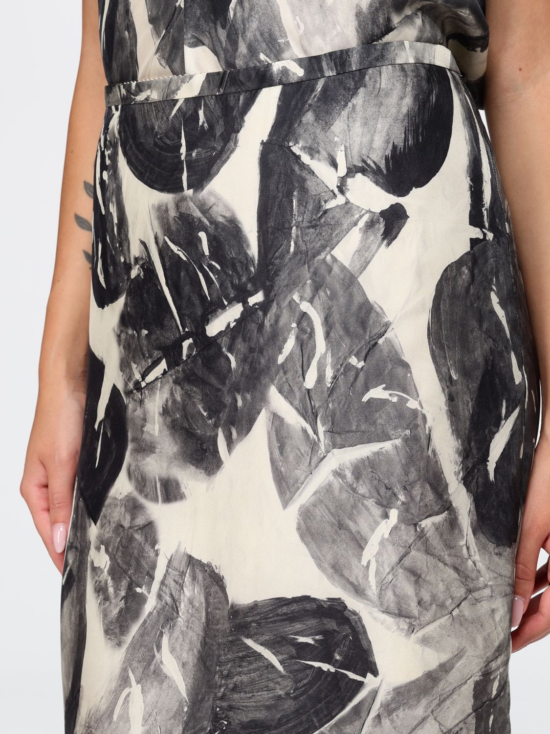 Skirt Woman color Black