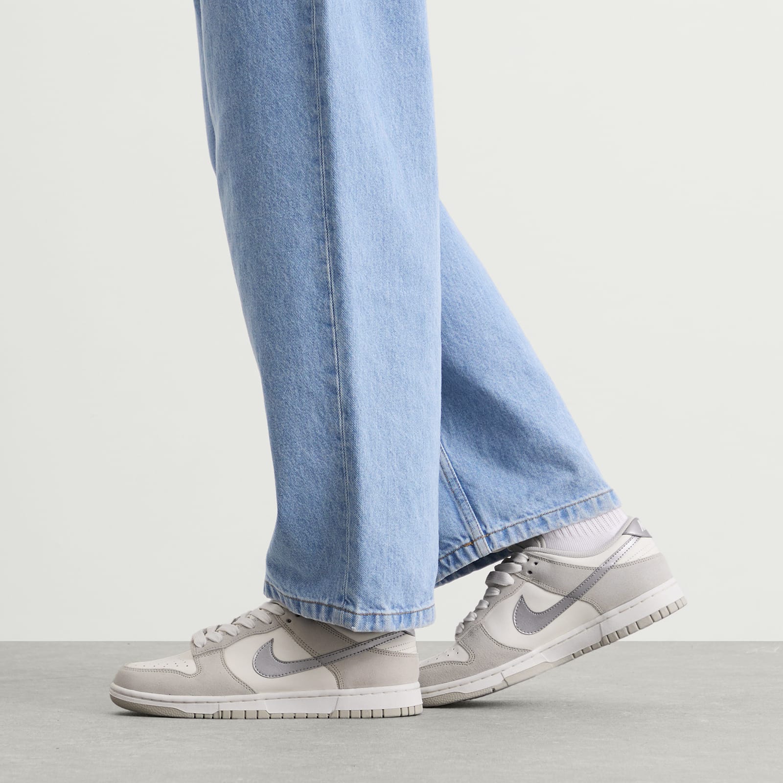 Women's Dunk Low W Sneaker Sail/Silver/Bone