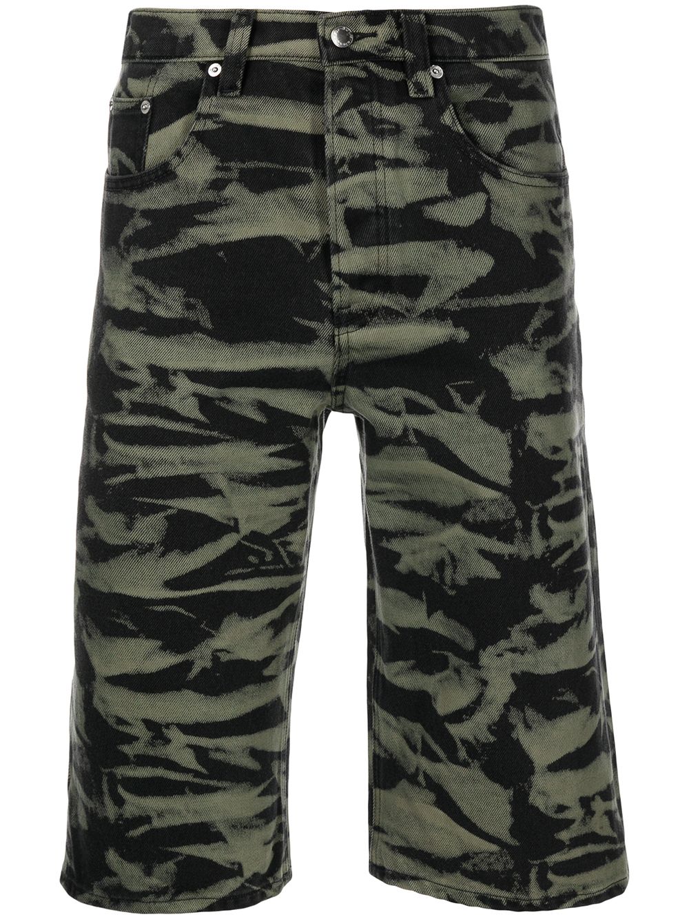 Camouflage knee-length shorts - Green